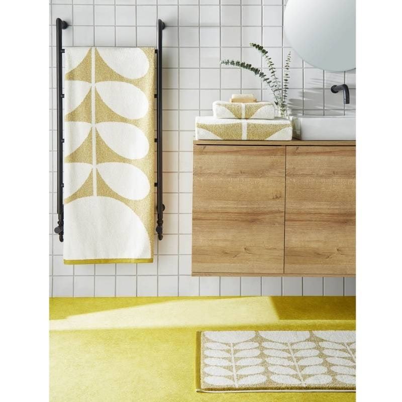 Sunflower Bath Mat in dark dandelion