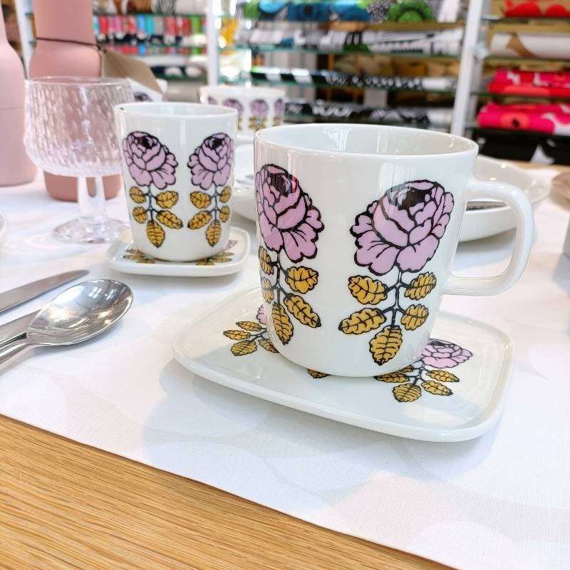 Vihkiruusu Mug 400ml in white, pink, ochre