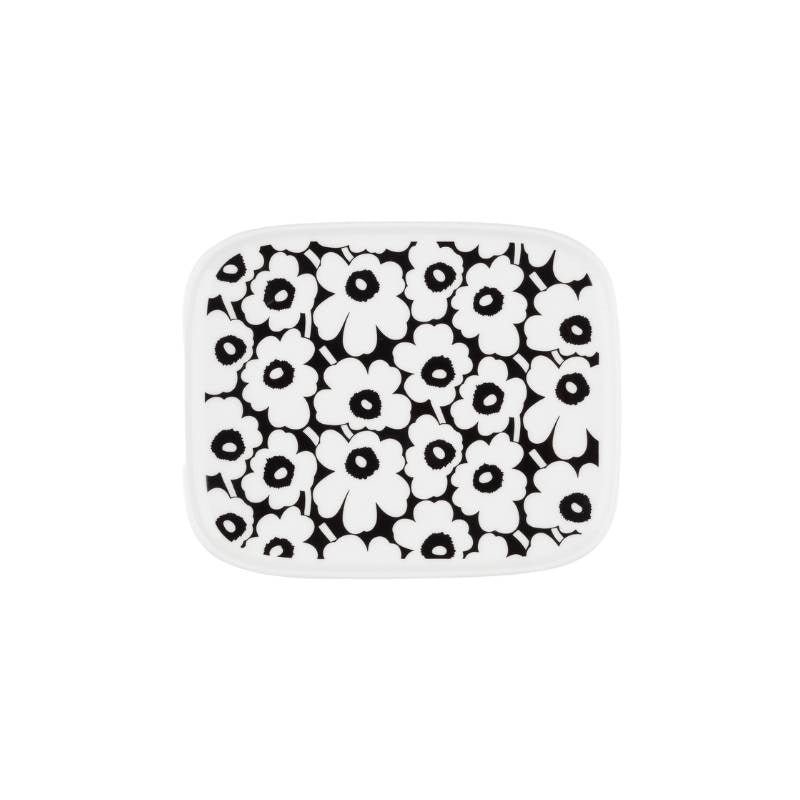 Pikkuinen Unikko Plate 15x12cm in black, white