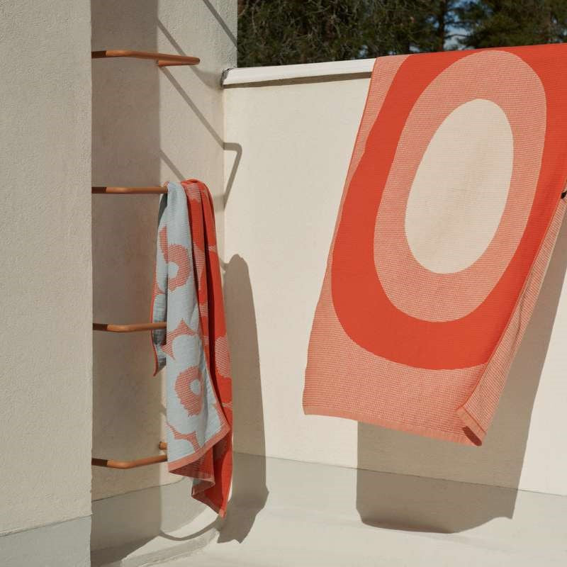 Unikko Waffle Beach Towel 100x180cm in red