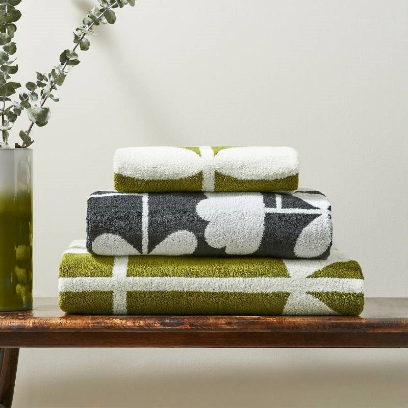 Cut Stem Bath Sheet in moss, charcoal