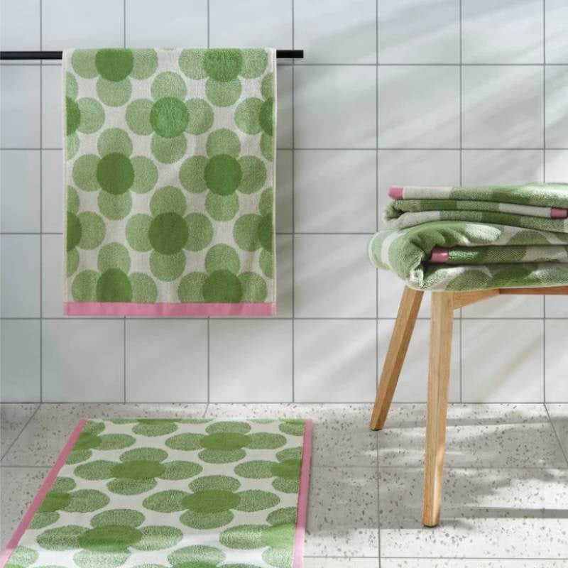 Retro Flower Bath Mat in clover