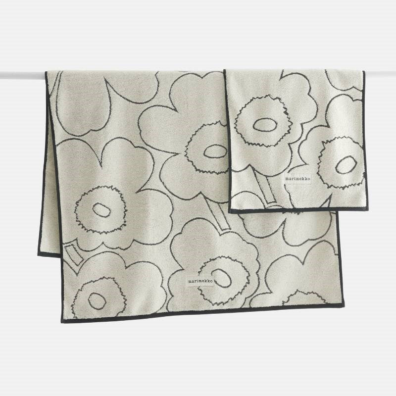 Piirto Unikko Hand Towel 50x100cm in ivory, black