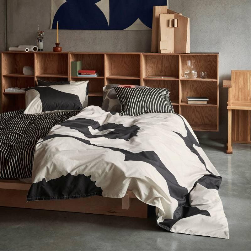 Iso Unikko Duvet Cover 210x210cm in off white, charcoal