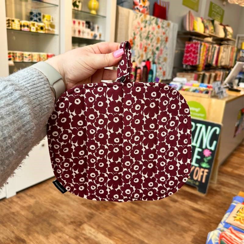 Pikkuinen Unikkko Pot Holder in linen, burgundy