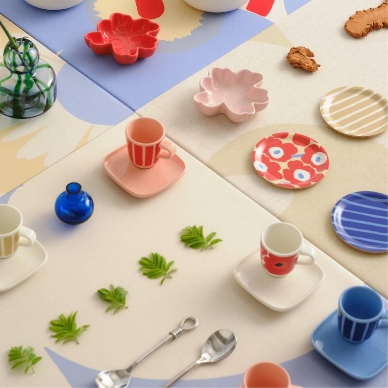 Oiva Unikko Espresso cup and plate in white, red, blue