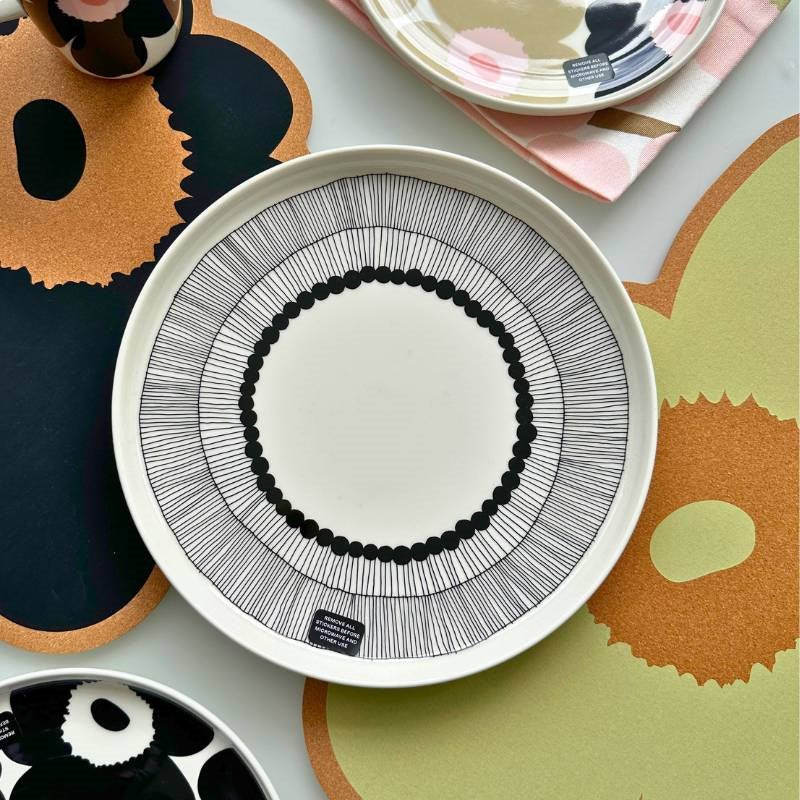 Oiva Siirtolapuutarha Plate 25cm in white, black