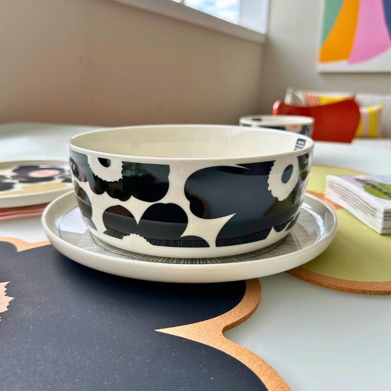 Oiva Unikko Serving dish 1,5 l in black, white