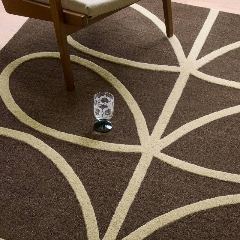 Giant Linear Stem Rug in walnut