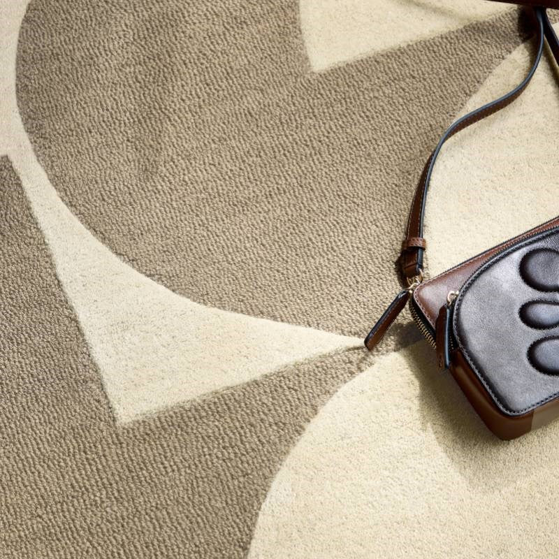 Prism Flower Rug Runner in mushroom, ecru