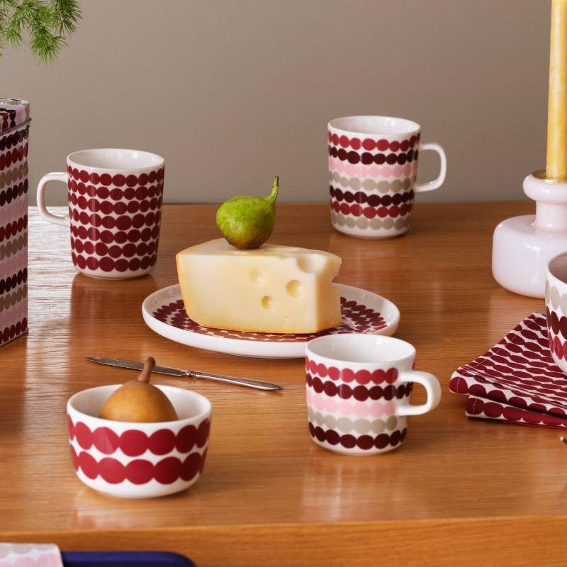 Rasymatto Plate 20cm in dark red, off white