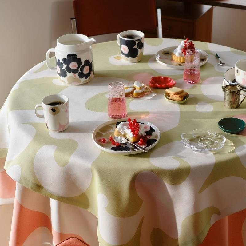 Unikko Plate 20cm in off white, charcoal, sand, pink