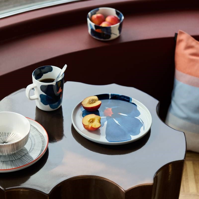 Valssi Plate 20cm in white, blue, orange