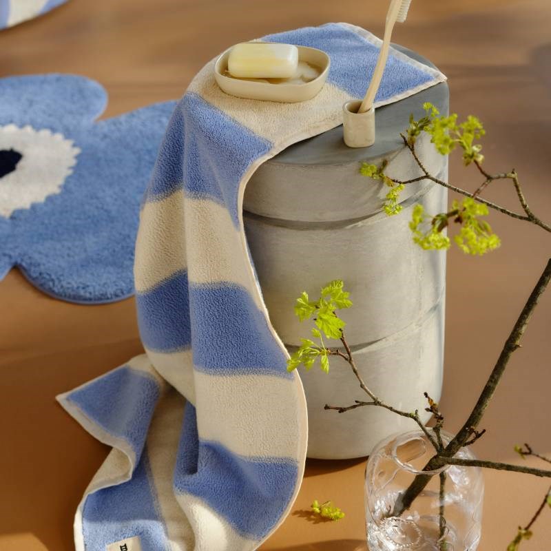 Galleria Hand Towel 50x100cm in light blue, melon