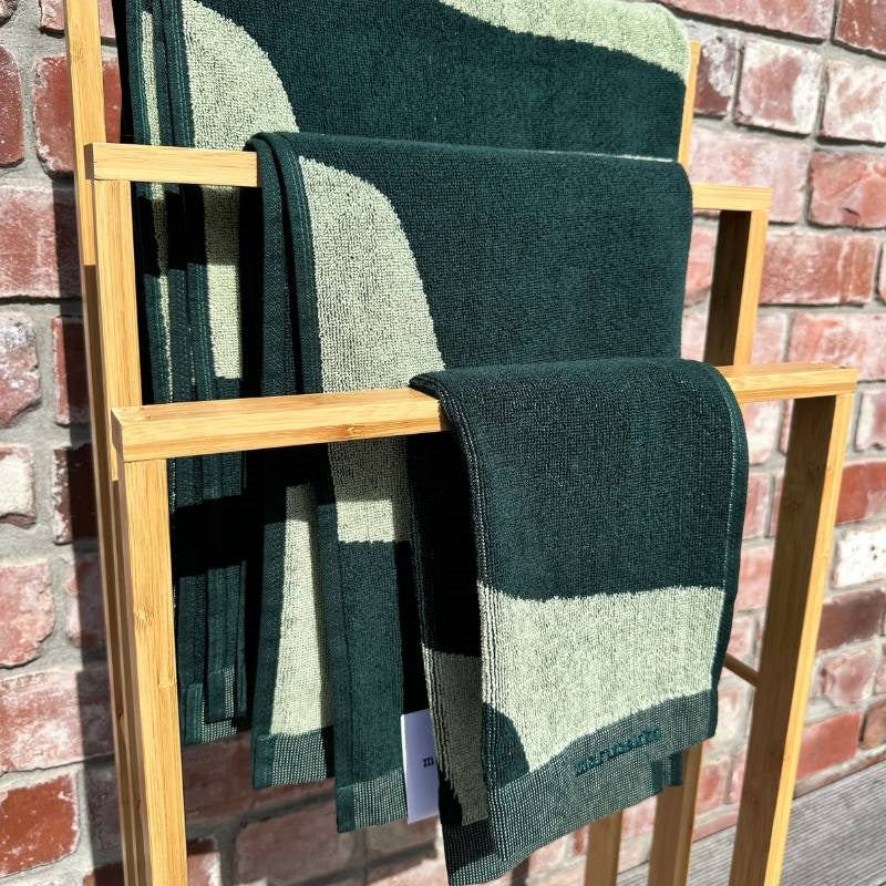 Taifuuni Hand Towel 50x70cm in pear, dark green