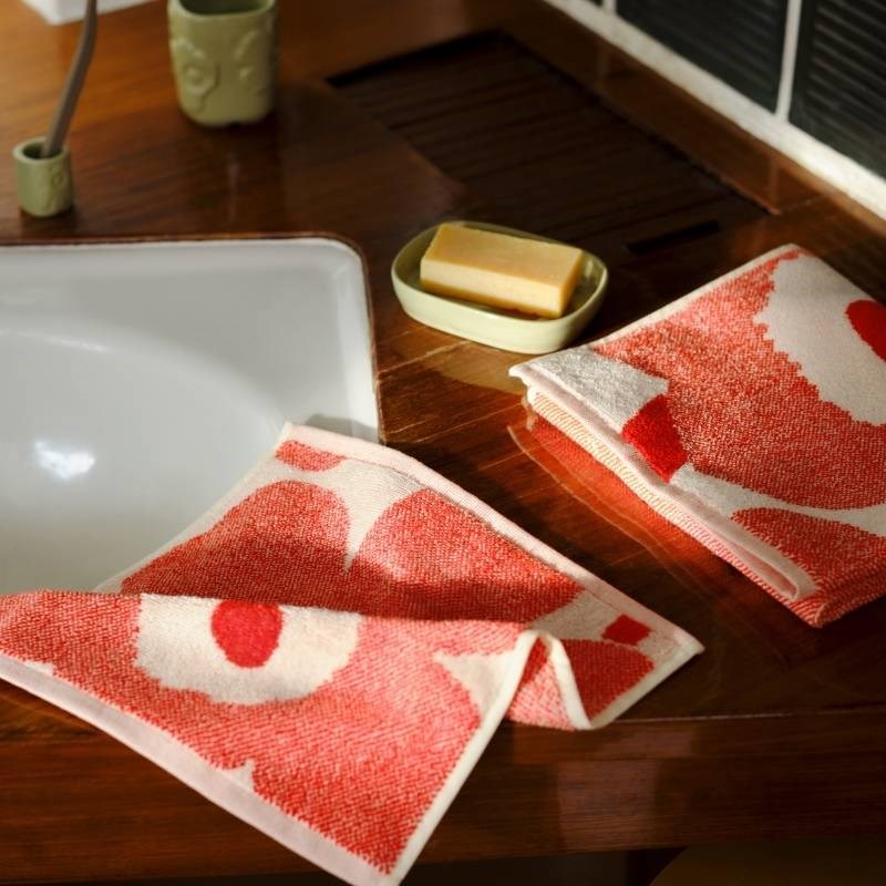 Unikko Hand Towel 50x70cm in off white, orange red