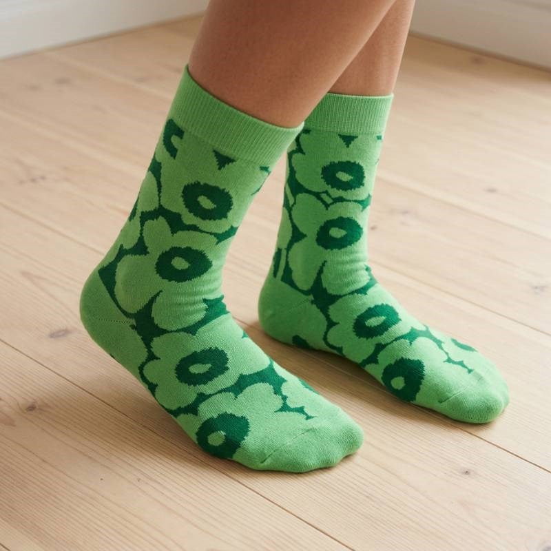 Linjaus Unikko Socks in green, dark green