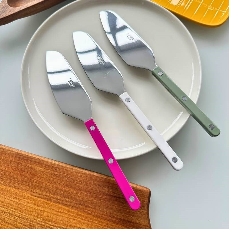 Bistrot Solid Tart Slicer in raspberry