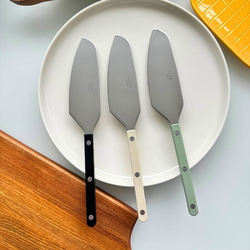 Bistrot Solid Tart Slicer in light khaki