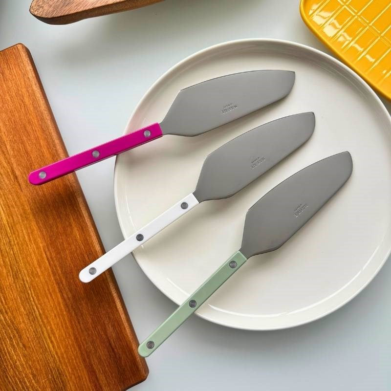 Bistrot Solid Tart Slicer in asparagus