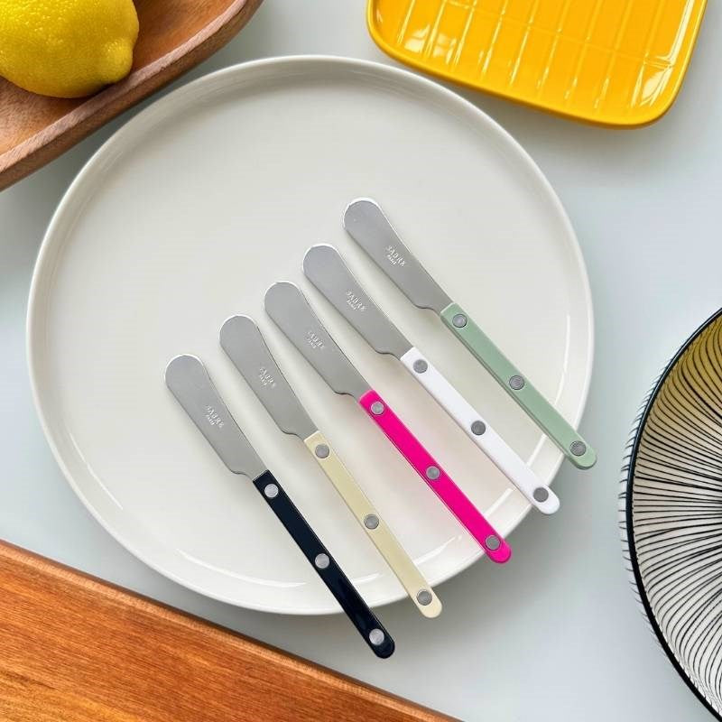 Bistrot Solid Butter Spreader in raspberry