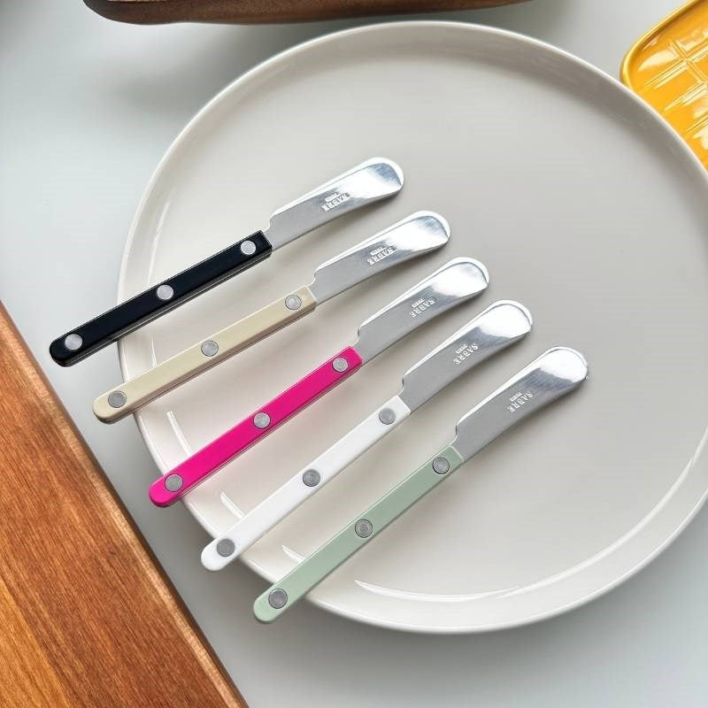 Bistrot Solid Butter Spreader in light khaki