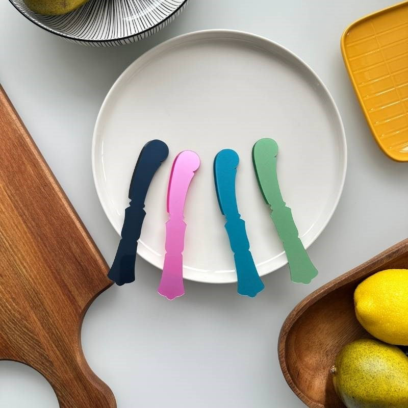 Honorine Butter Spreader in pink