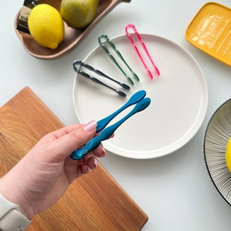 Honorine Tongs, small, in turquoise