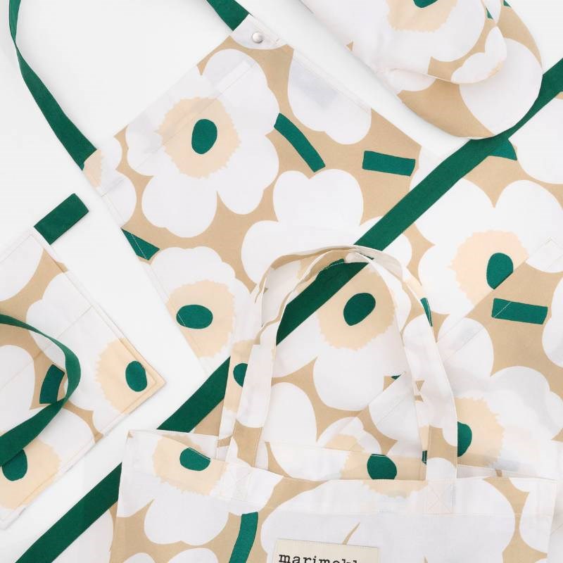 Pieni Unikko Apron in sand, white, hay, emerald