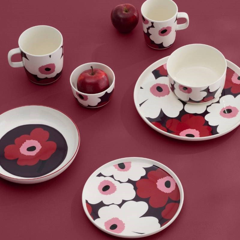 Oiva Unikko Bowl 500ml in white, plum, cranberry, pink