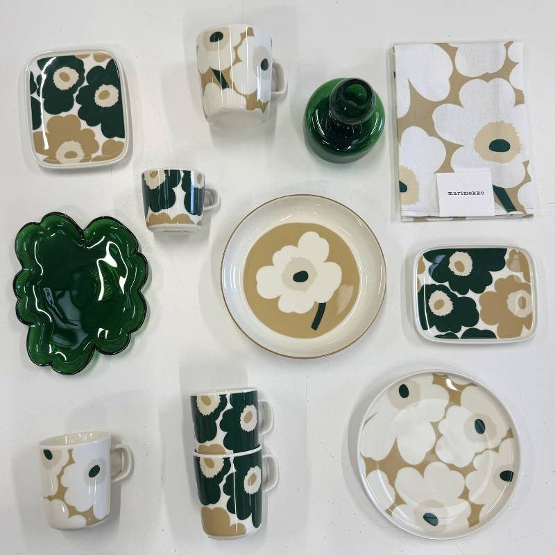 Oiva Unikko Mug 400ml in white, beige, light sand, dark green