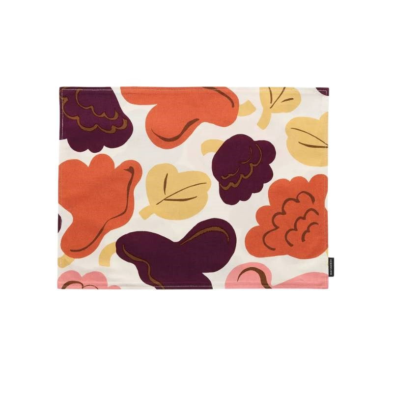 Pieni Kukasta kukkaan Placemat in off white, plum, pink, terracotta