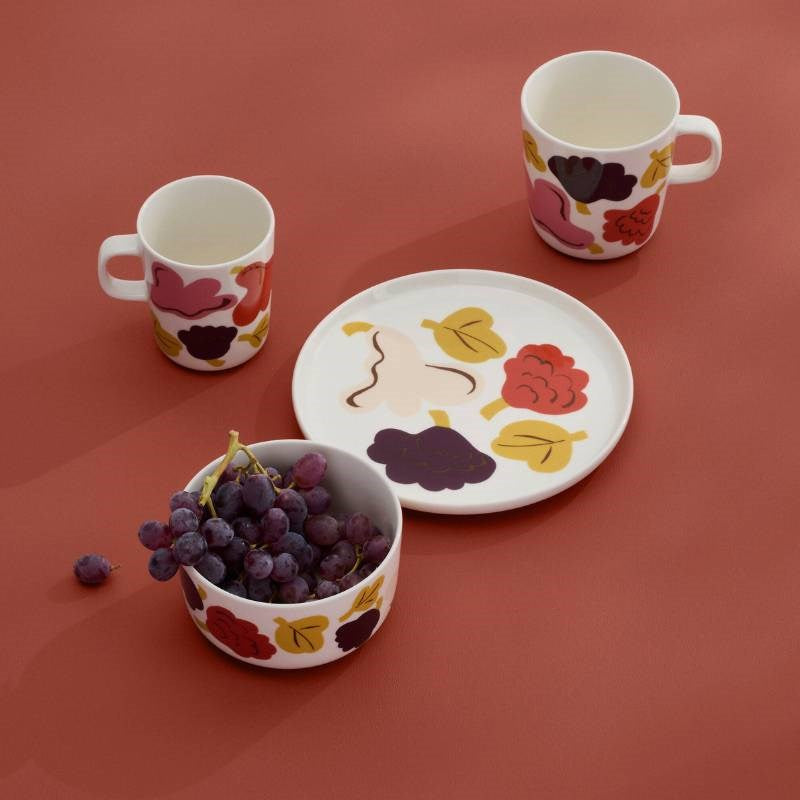 Oiva Kukasta kukkaan Plate 20cm in white, vanilla, terracotta, plum