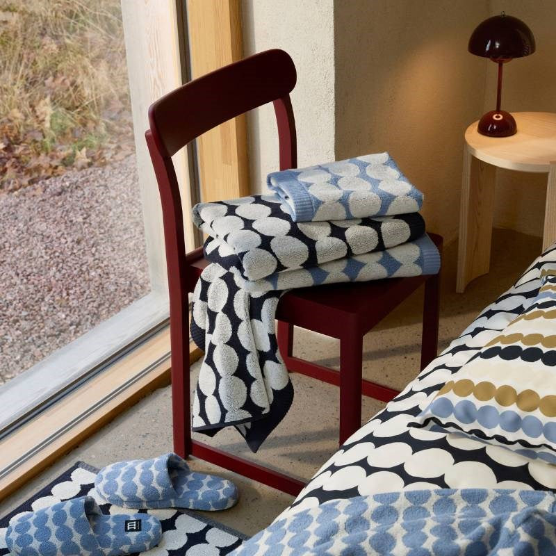Rasymatto Hand Towel 50x70cm in off white, blueberry