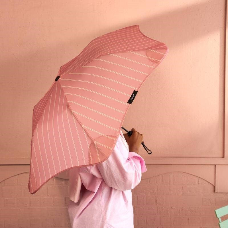 Blunt Metro Umbrella in strawberry