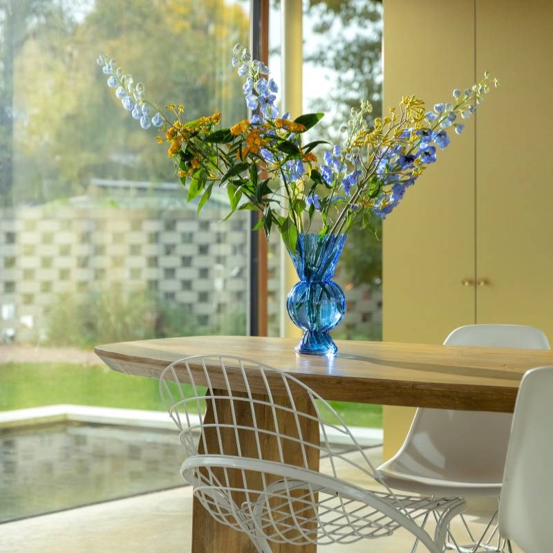 Rhombic Vase in glass blue