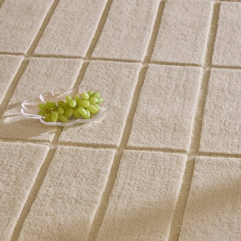 Tiiliskivi Hand-Tufted Rug in natural white