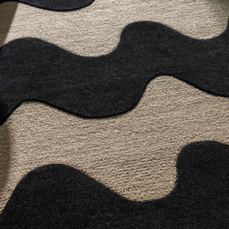 Lokki Rug Runner in black