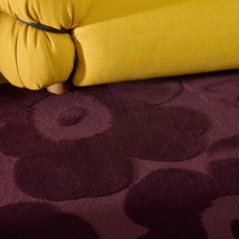 Unikko Tufted Rug in burgundy