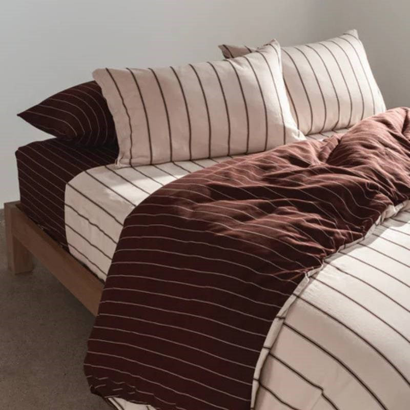 Striped Fitted Sheet in vanilla