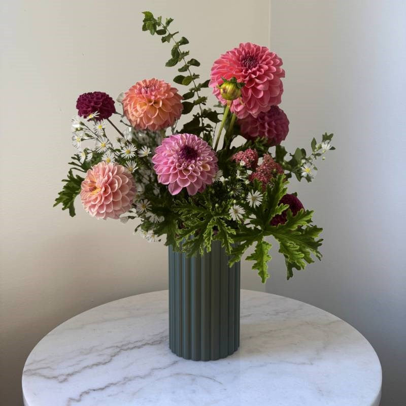 Frankie Vase in olive