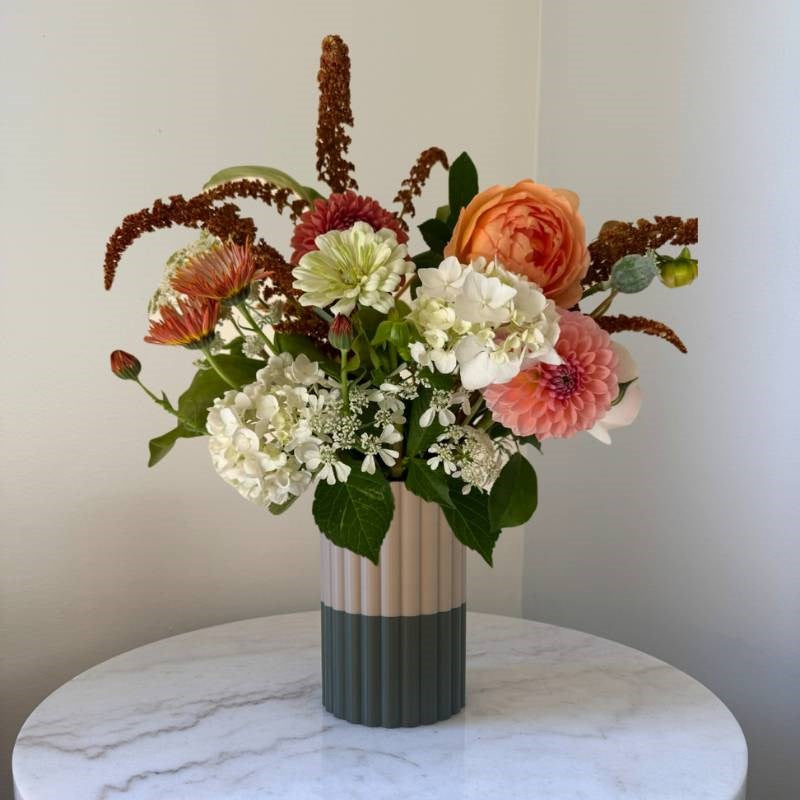 Frankie Vase in olive, creamy nude