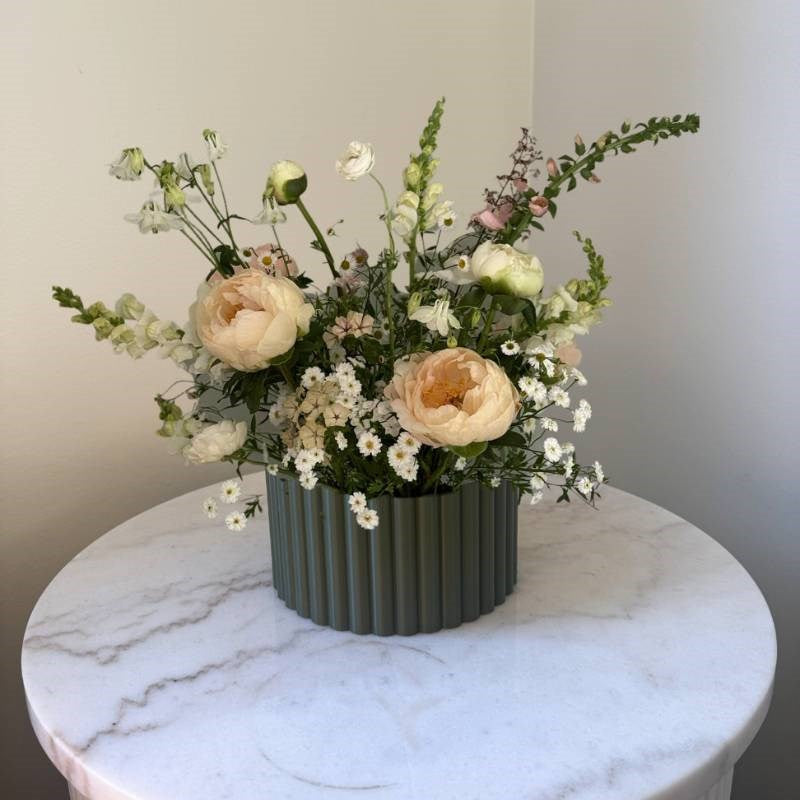 Poppy Vase in olive