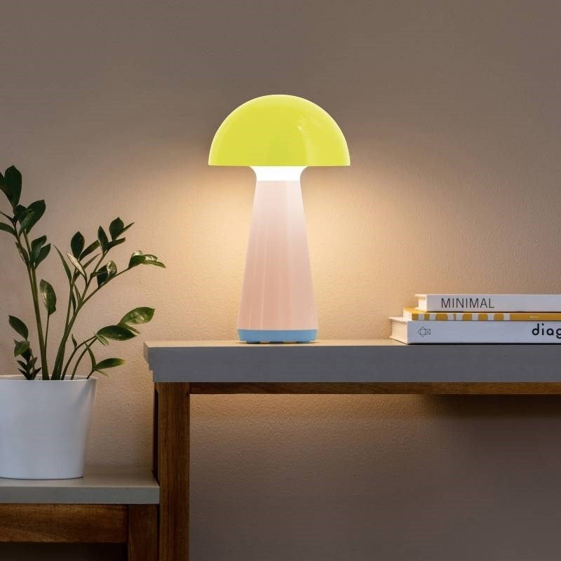 Bob Table Lamp in lime