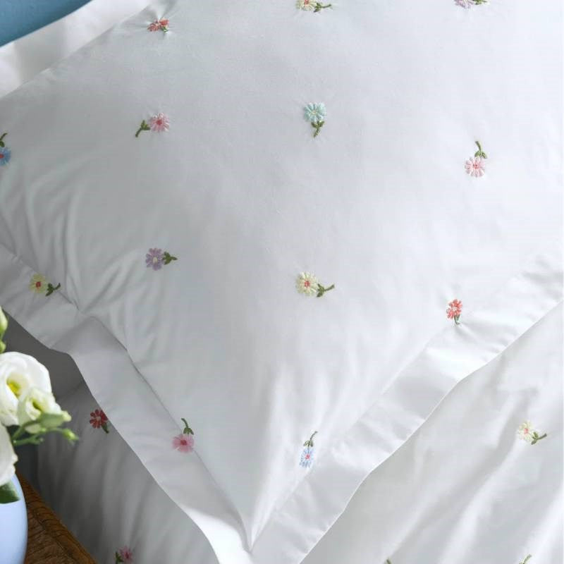 Daisy Embroidered Bedding Set in multi