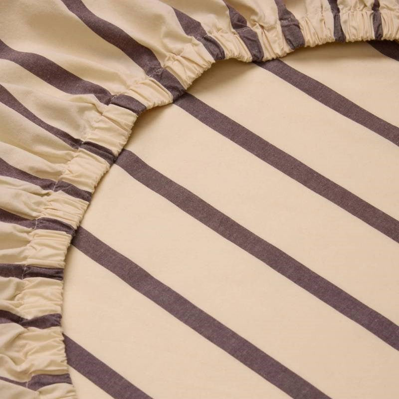 Fitted Sheet in raisin