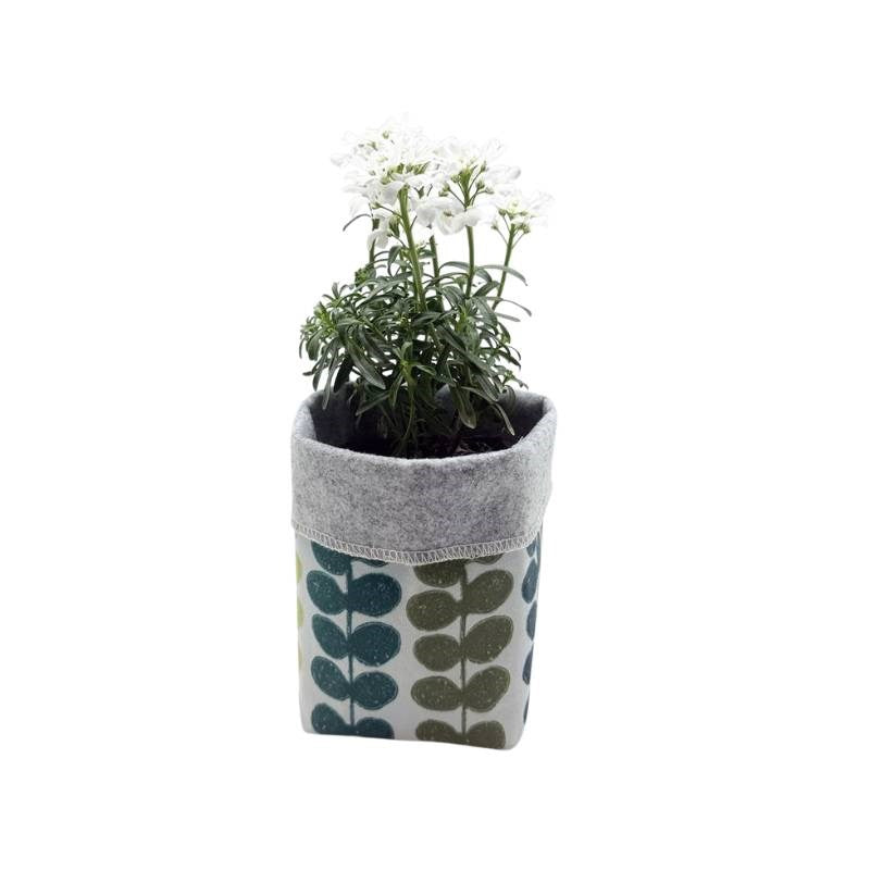 Small Eco Plant Cosy in Tarawera Fern, light blue with light grey felt