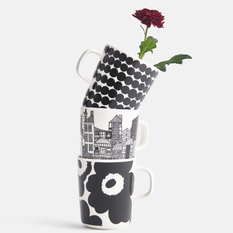 Siirtolapuutarha 250ml Mug in Black with Orange Spot